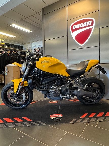 Ducati Monster 821 2 of 5