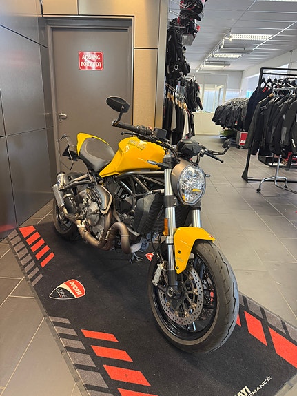 Ducati Monster 821 3 of 5