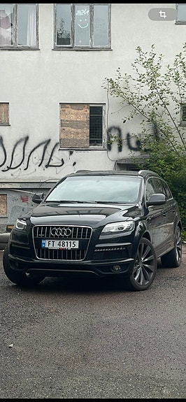 Audi Q7 2 of 5
