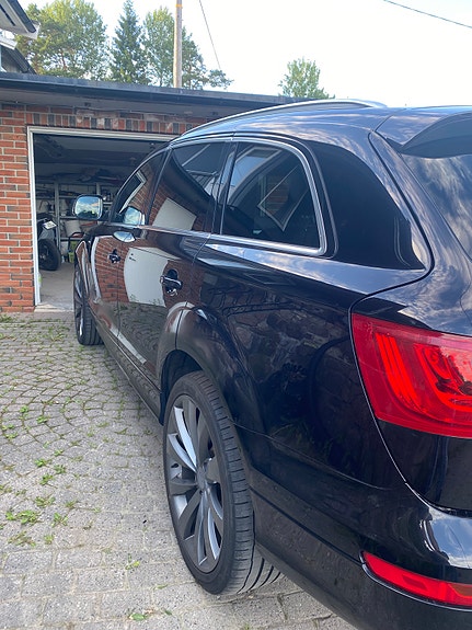 Audi Q7 4 of 5