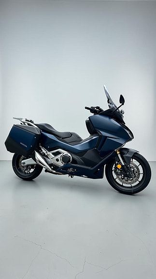 Honda Forza 750 2 of 5