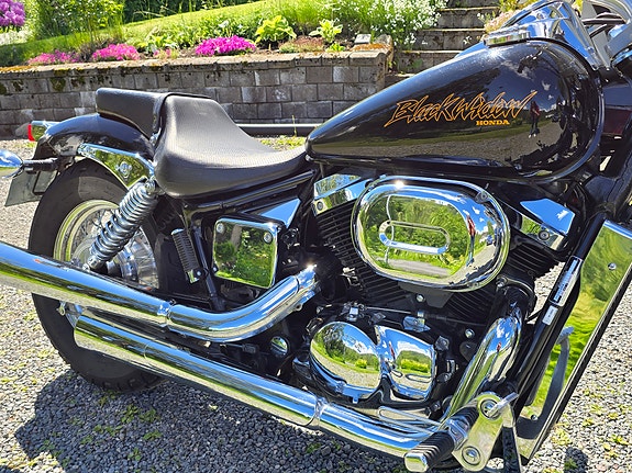 Honda VT 750 Black Widow 4 of 5