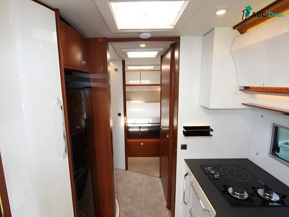 Rapido i 1090 | Hyd.st.ben | Alde | 5+5 | Q.bed+Senkes.| Solc+Invert | Stekeovn | 2x TV | Skinn | Utv.dusj+gass | V.hjul | 9 of 19