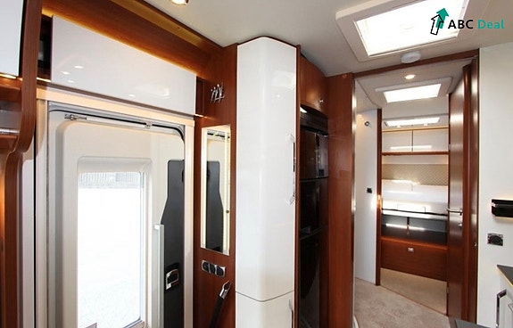 Rapido i 1090 | Hyd.st.ben | Alde | 5+5 | Q.bed+Senkes.| Solc+Invert | Stekeovn | 2x TV | Skinn | Utv.dusj+gass | V.hjul | 14 of 19
