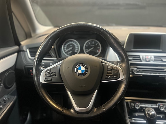 BMW 218d 18 of 30