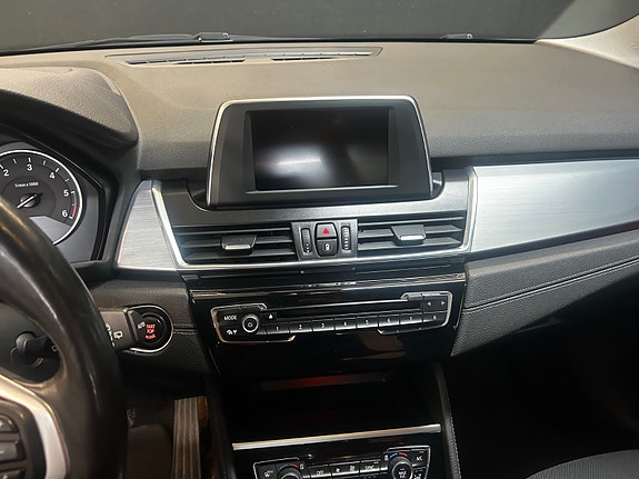 BMW 218d 29 of 30