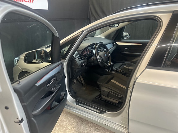 BMW 218d 23 of 30