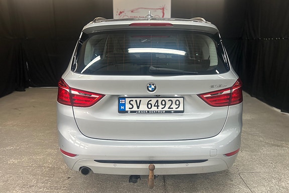 BMW 218d 8 of 30