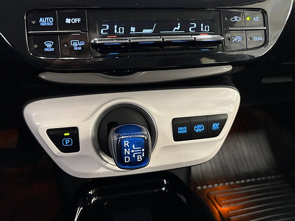 Toyota Prius Plug-in Hybrid 30 of 30