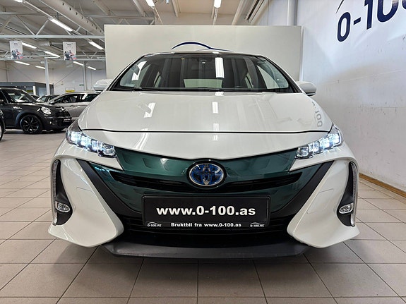 Toyota Prius Plug-in Hybrid 6 of 30