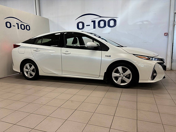 Toyota Prius Plug-in Hybrid 4 of 30