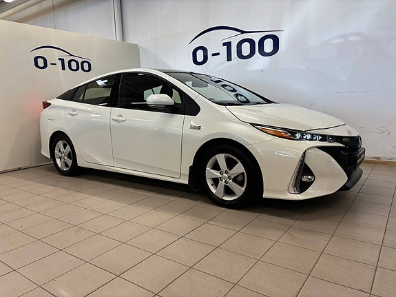 Toyota Prius Plug-in Hybrid 3 of 30