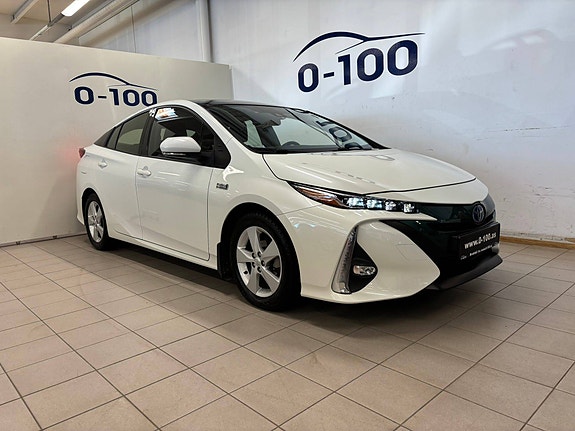 Toyota Prius Plug-in Hybrid 2 of 30