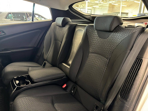 Toyota Prius Plug-in Hybrid 21 of 30
