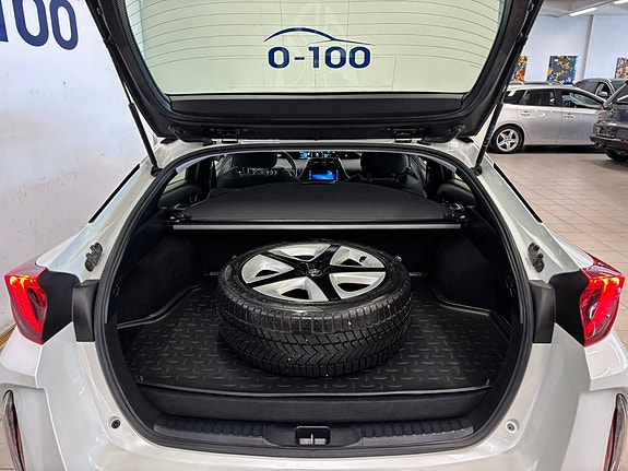 Toyota Prius Plug-in Hybrid 15 of 30