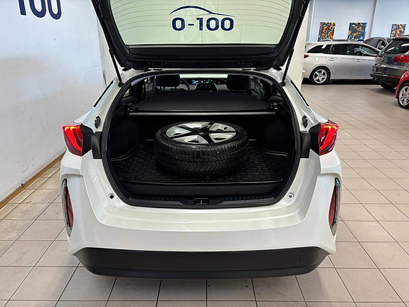 Toyota Prius Plug-in Hybrid 14 of 30