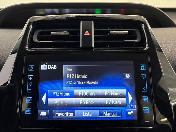 Toyota Prius Plug-in Hybrid 27 of 30