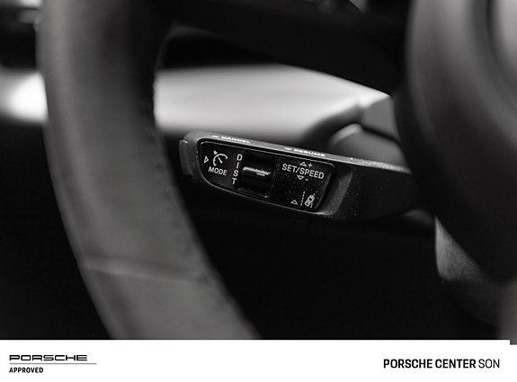 Porsche Macan 23 of 30