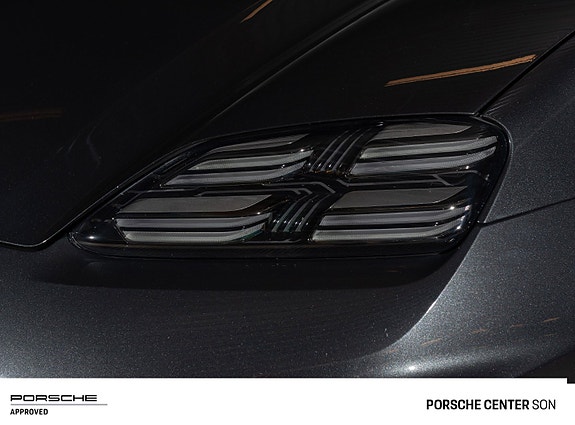 Porsche Macan 16 of 30