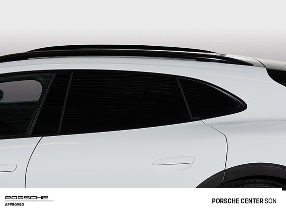 Porsche Taycan Cross Turismo 11 of 30