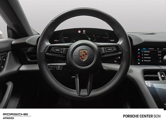 Porsche Taycan Cross Turismo 22 of 30
