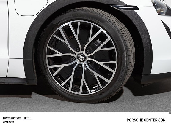 Porsche Taycan Cross Turismo 20 of 30