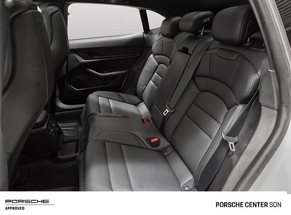 Porsche Taycan Cross Turismo 6 of 30