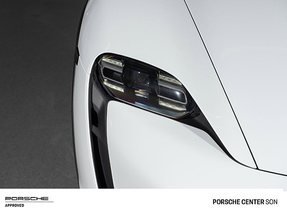 Porsche Taycan Cross Turismo 13 of 30
