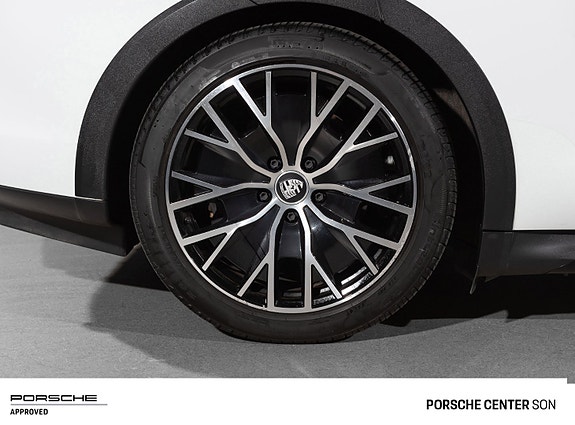 Porsche Taycan Cross Turismo 19 of 30