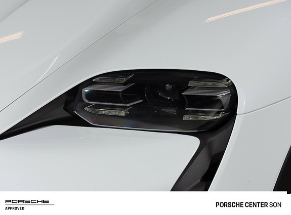 Porsche Taycan Cross Turismo 12 of 30