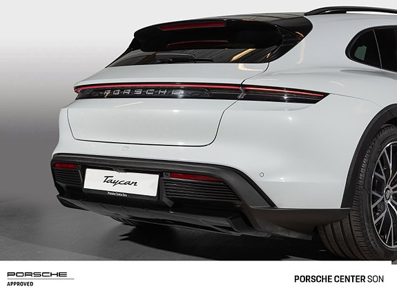Porsche Taycan Cross Turismo 10 of 30
