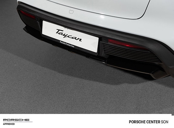 Porsche Taycan Cross Turismo 14 of 30