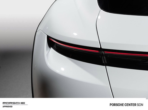 Porsche Taycan Cross Turismo 16 of 30