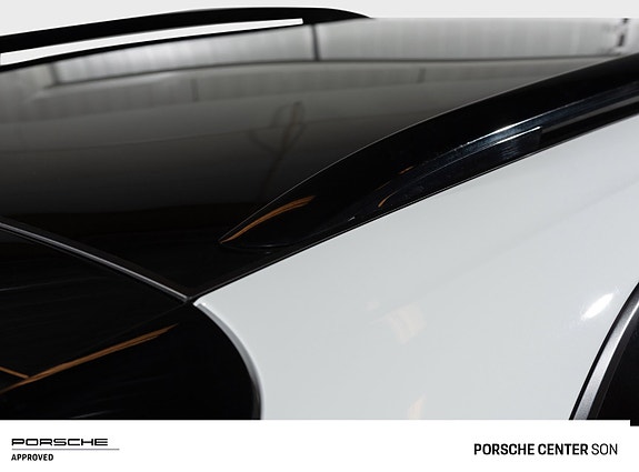 Porsche Taycan Cross Turismo 15 of 30