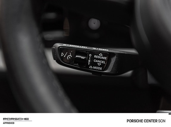 Porsche Taycan Cross Turismo 23 of 30
