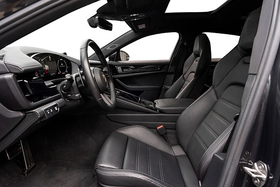 Porsche Panamera 4 of 30
