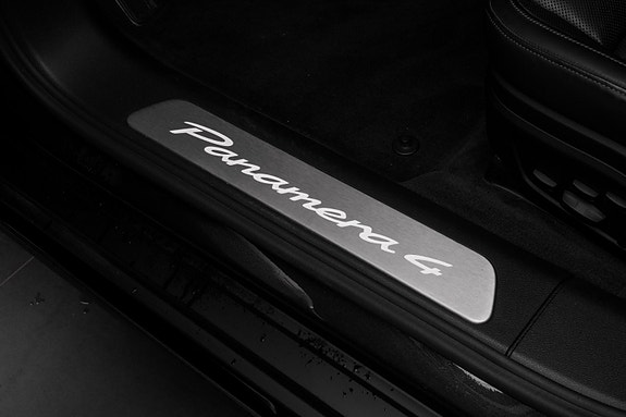 Porsche Panamera 24 of 30