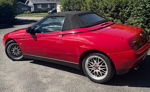 Alfa Romeo Spider 2 of 5