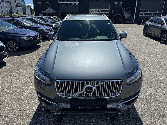 Volvo XC90 11 of 30