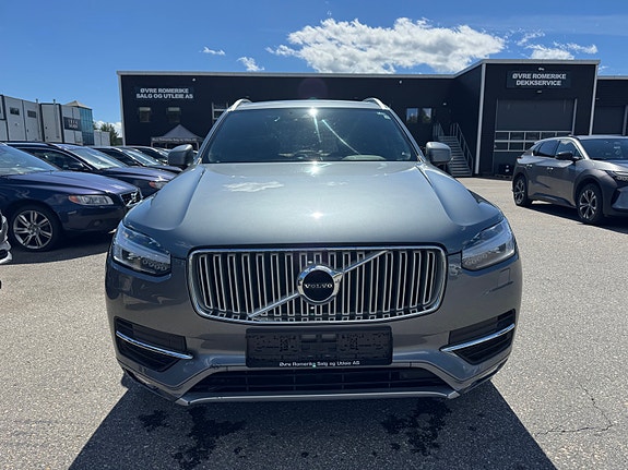 Volvo XC90 10 of 30
