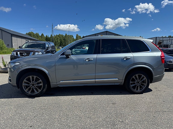 Volvo XC90 2 of 5