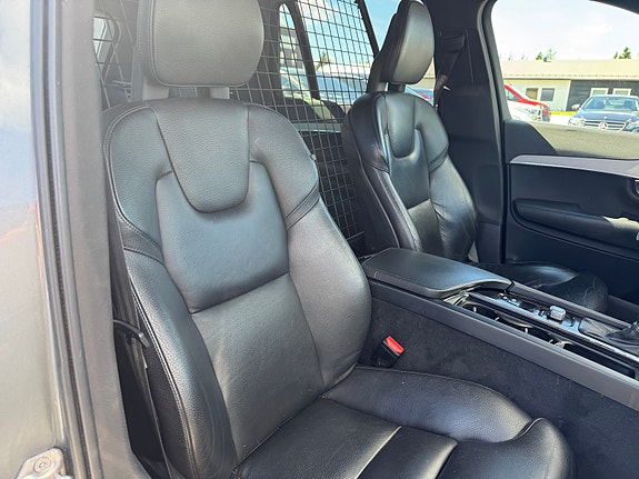 Volvo XC90 14 of 30