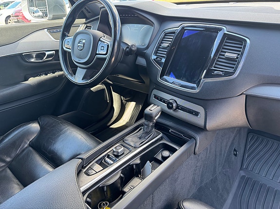 Volvo XC90 16 of 30