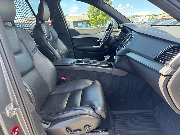 Volvo XC90 15 of 30