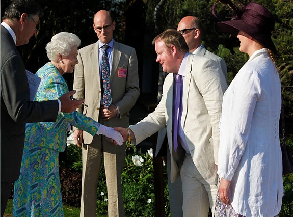 Tridligere Dronning Elisebath og Darren Saines under Chelsea FLower Show