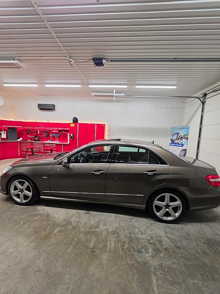Mercedes-Benz E-Klasse 2 of 5