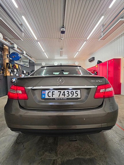 Mercedes-Benz E-Klasse 4 of 5