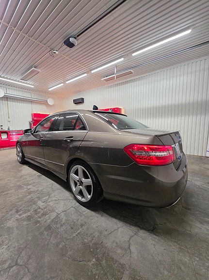 Mercedes-Benz E-Klasse 3 of 5