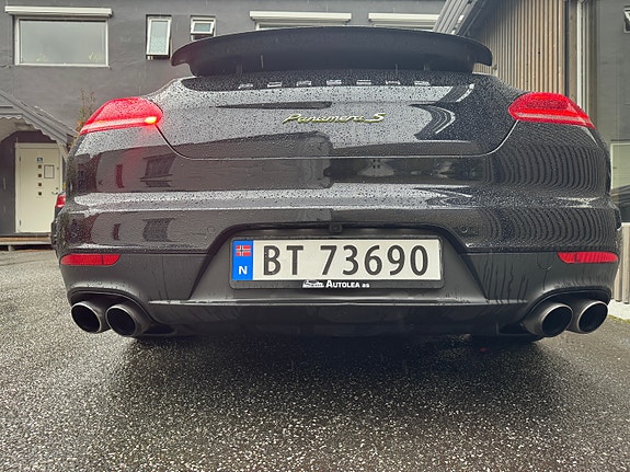 Porsche Panamera 24 of 30