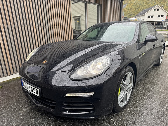 Porsche Panamera 18 of 30